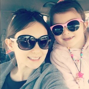 Meet your Posher, Crystal